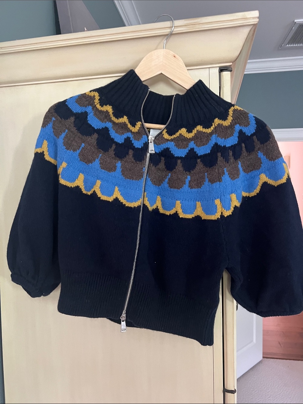 Aligne Black Zip-Front Patterned Women's Cardigan with Blue & Brown Yoke